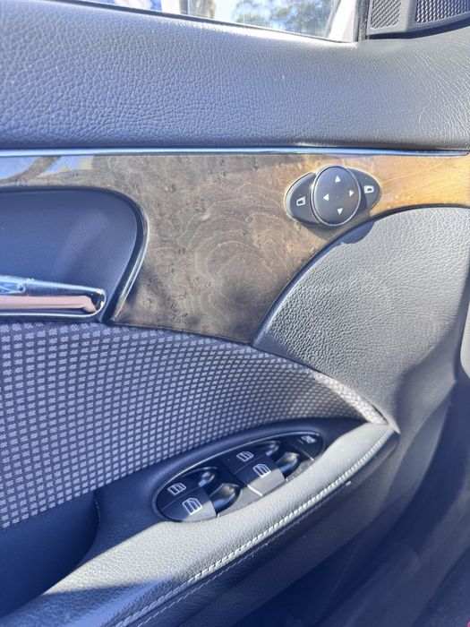 Mercedes-Benz E 220 — fotografia 10