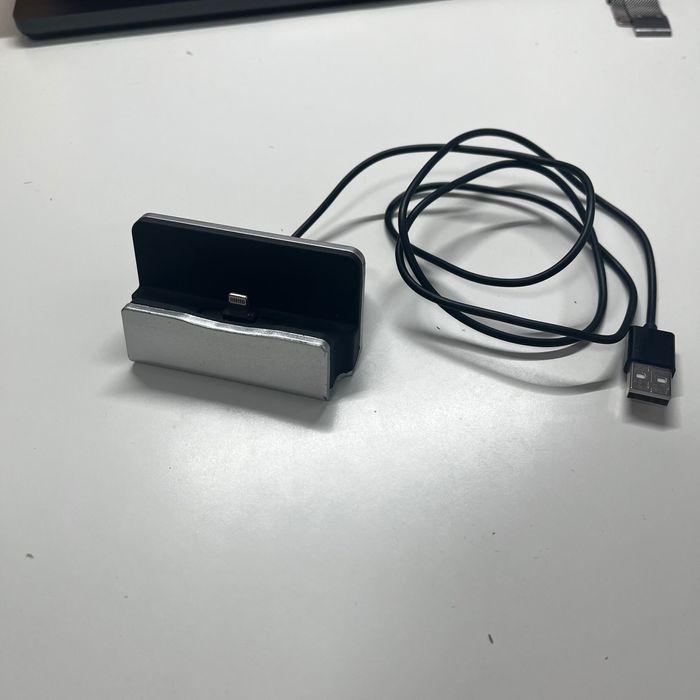Stacja dokująca Lightning do iPhone