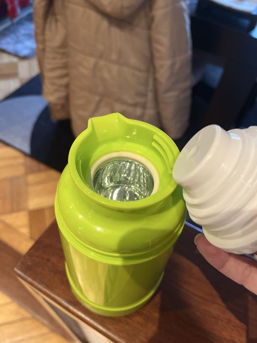 Garrafa termos com copo