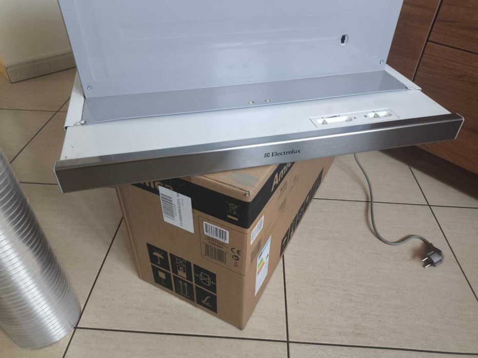 Okap podszafkowy teleskopowy ELECTROLUX EFP636X INOX + akcesoria - brak filtrów tłuszczu - w pełni sprawny