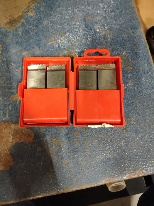 Nowe noże do maszyny gwintującej Ridgid.