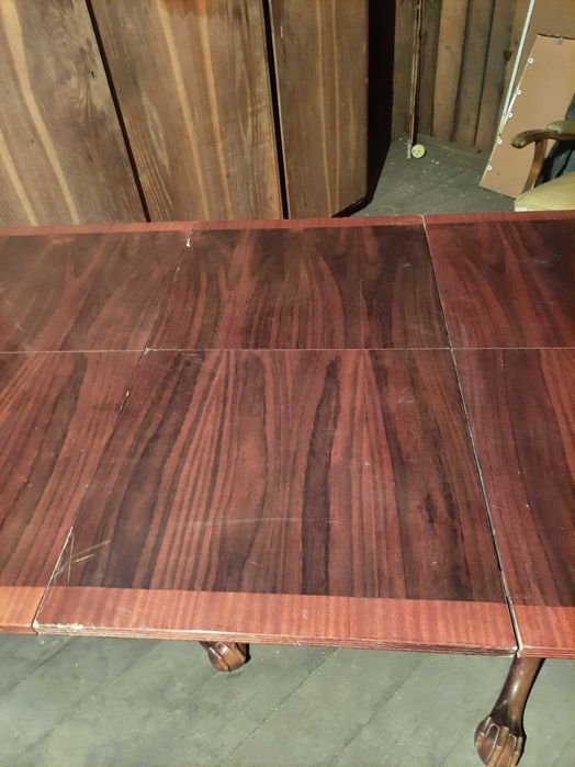 Elegancki stół w stylu angielskim