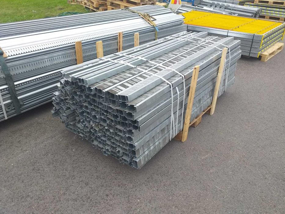 Regały rolkowe na pojemniki około 35m na 4.5m Faktura vat cena brutto