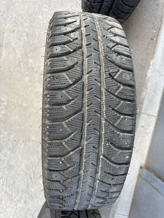 Продам зимові шини Lassa 195/65/R15. Відмінний стан. Без дефектів