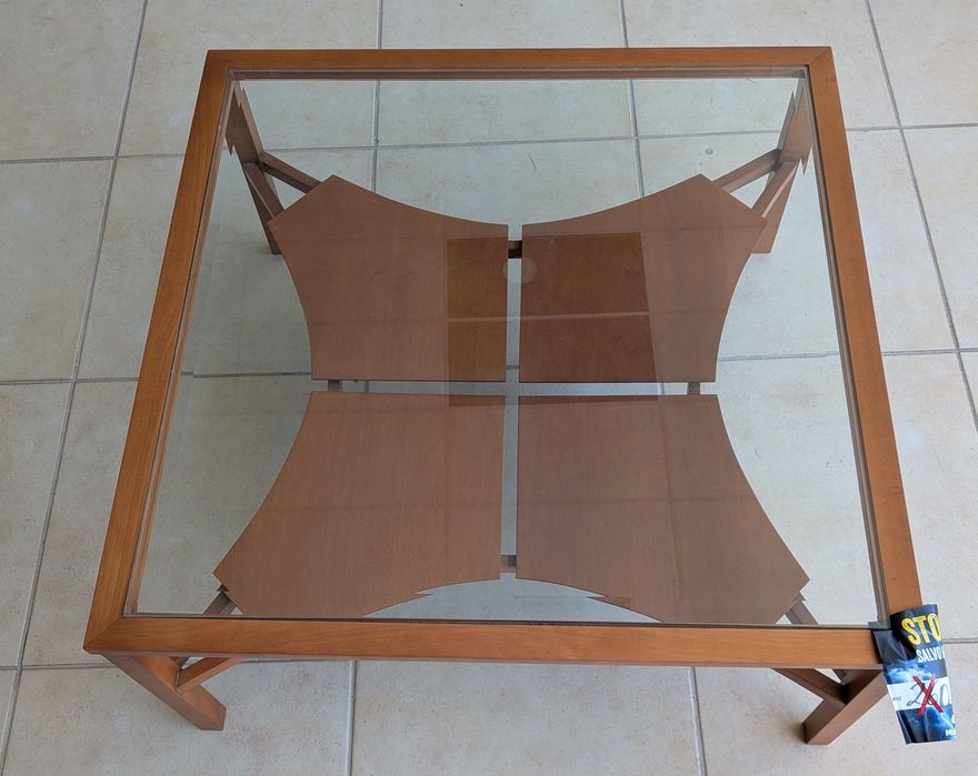 Mesa de centro elegante, leve e intemporal