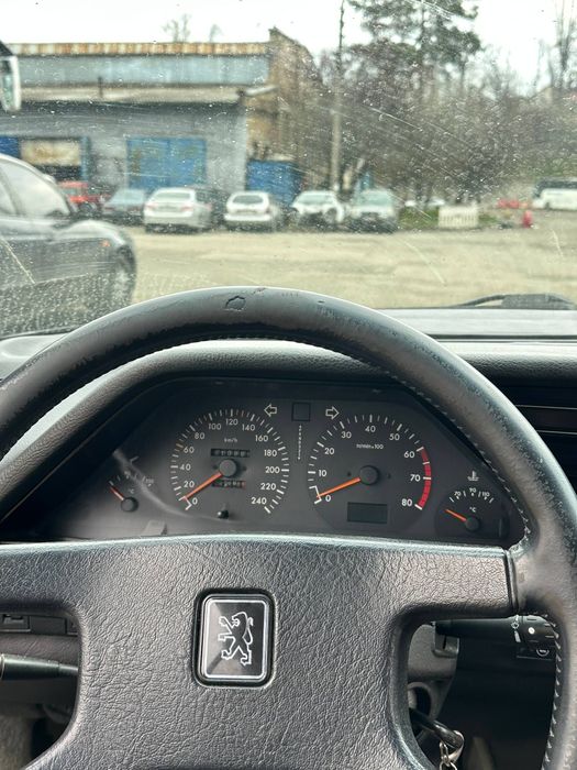 Автомобіль Peugeot 605 V6