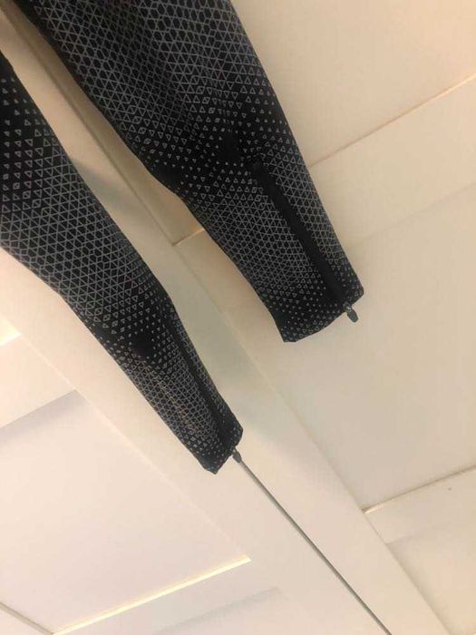 Czarne legginsy asics / S /