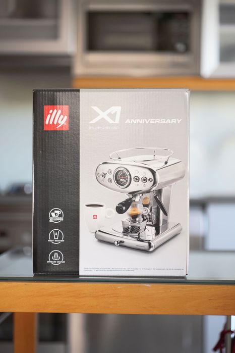 Máquina de café expresso. -  illy X1 Anniversary 1935 iperespresso