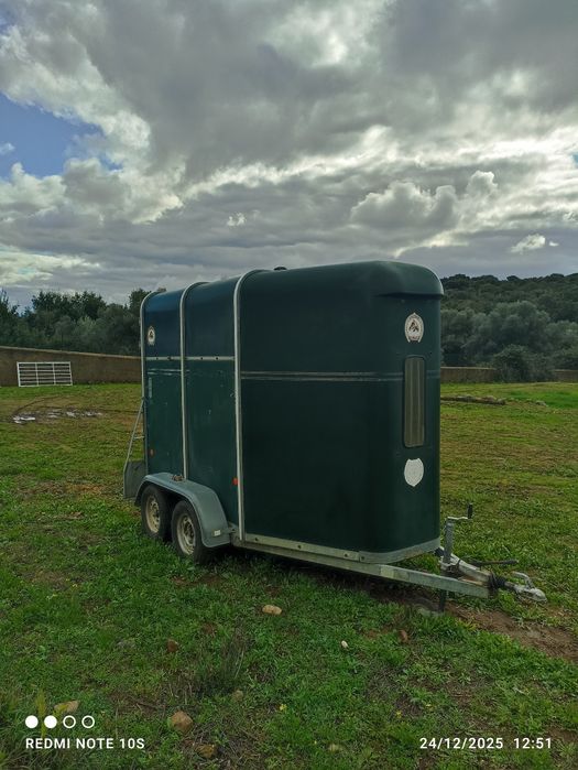 Atrelado para 2 cavalos