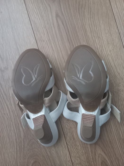 Caprice klapki 36   3,5 buty sandały