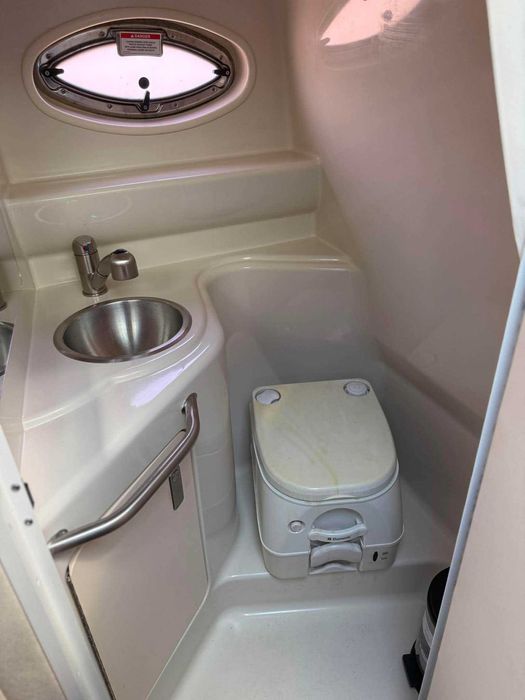 motorówka Sea Ray Sundancer 240 2011 – 190 MTH, FL przyczepa 5.0 Mercruiser