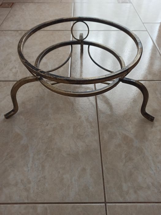 Podstawką pod kwiatka w dolniczce