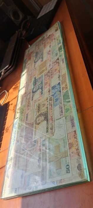 Sprzedam banknoty w grubym szkle