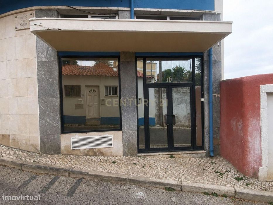 Loja com amplo Armazém — Ajuda, Lisboa
