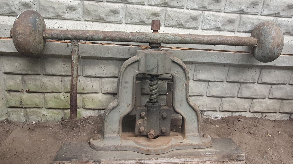 Prasa śrubowa balansowa