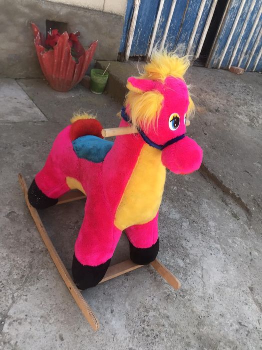 Детская лошадка-качалка продаю