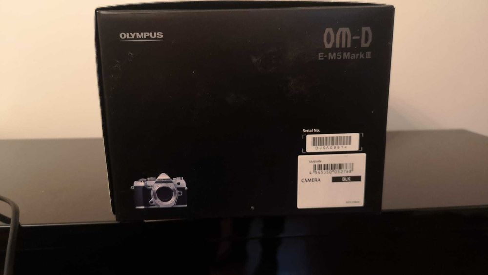 Olympus M5 Mark III, com Objectiva 12x40 F2/8 como nova