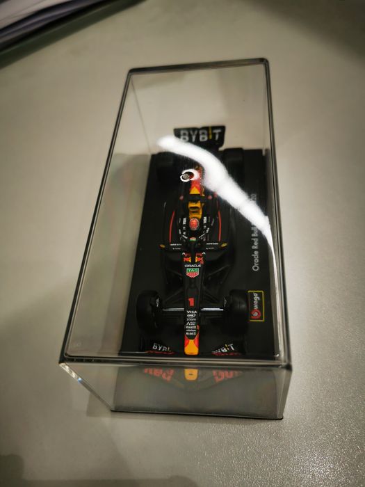 Oracle Red Bull Racing RB20 1 Max Verstappen C/Capacete