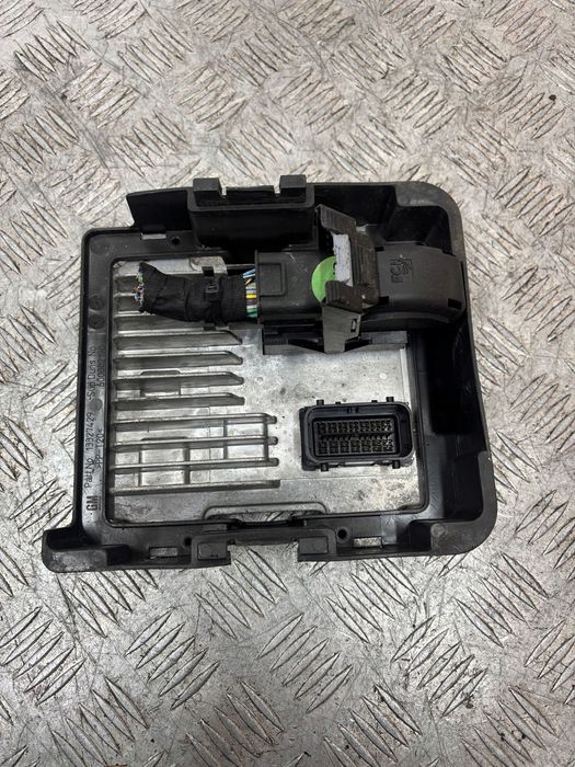 sterownik silnika komputer opel meriva b 1.4 16v 12637556