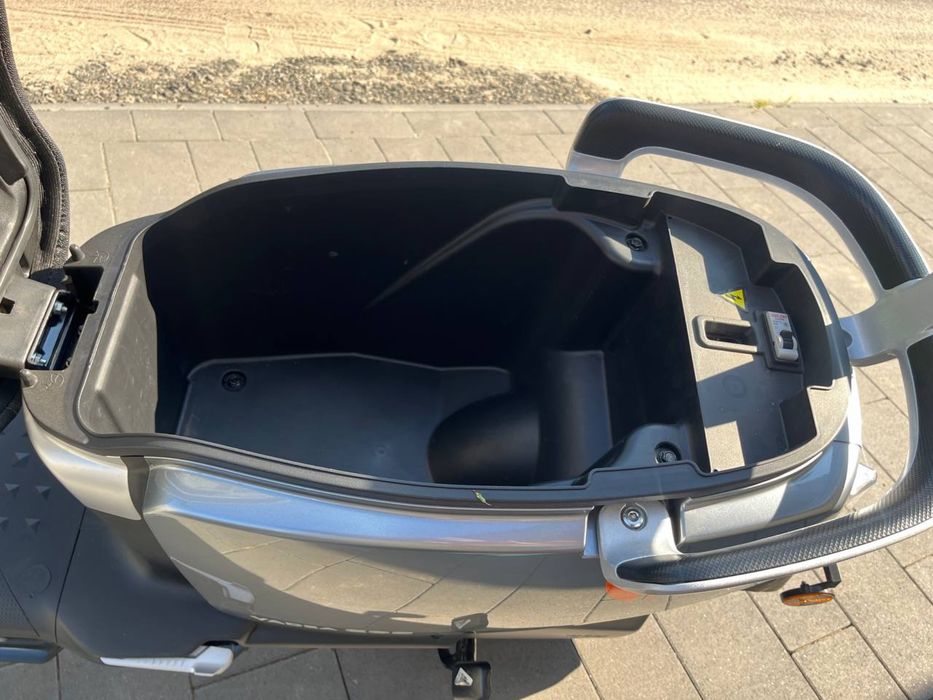 Електричний Yadea E8S.