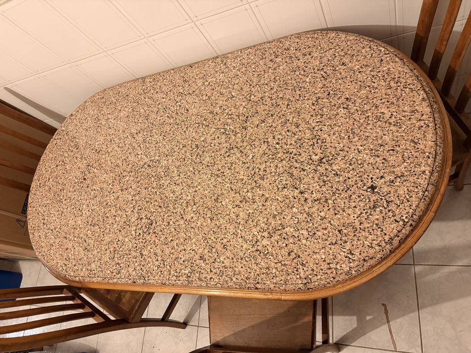 Mesa de madeira com granito + 6 cadeiras