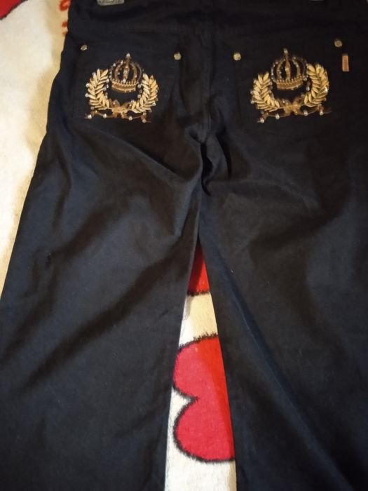 Черные джинсы Maserati с короной. Италия.