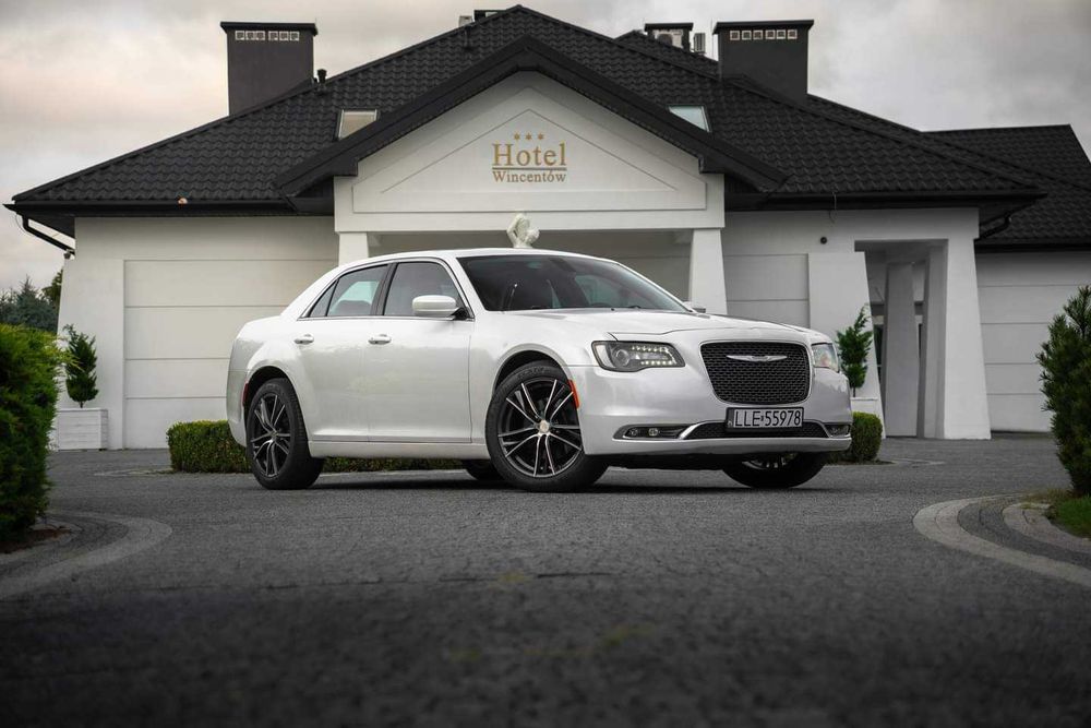 Auto na wesele ,Chrysler 300c na ślub , napis MIŁOŚĆ wypożyczenie ślub