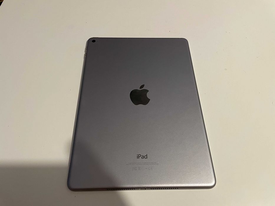 Планшет iPad Air 2 A1566 128GB 9.7" Retina (2048x1536)