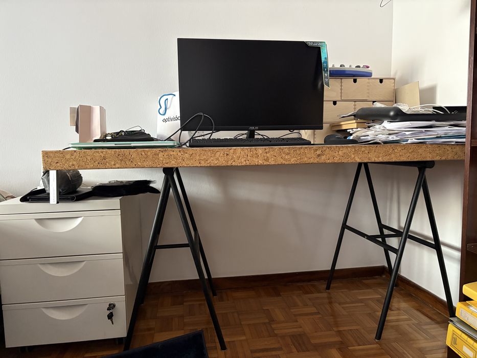 Mesa e Bancos cortiça ikea sinnerlig