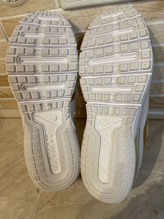 Кроссовки Nike air max 43 розмір, 27,5 см У відмінному стані кросівки