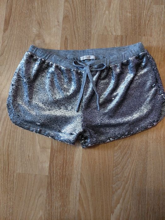 Шорти з паєтками