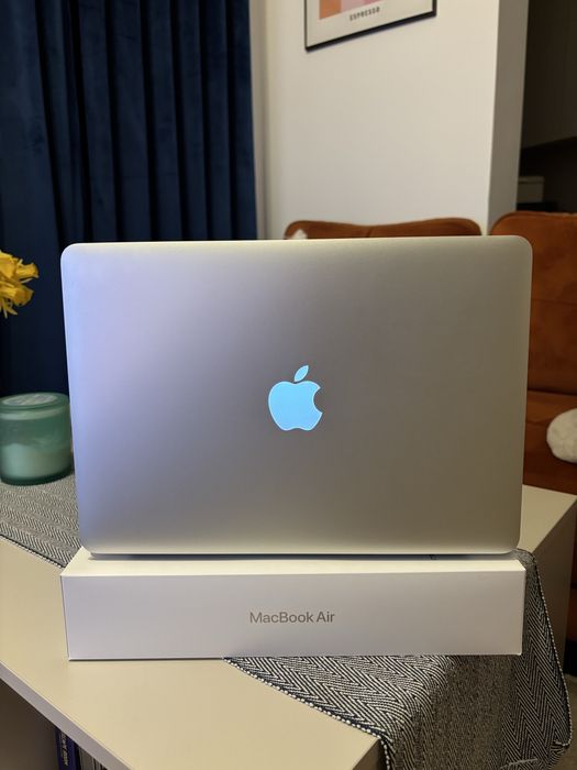 MacBook Air 13” 2017 | Intel i5 | 8 GB RAM | SSD | Stan bardzo dobry