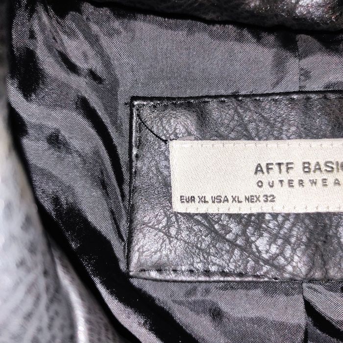 Куртка жіноча шкіряна