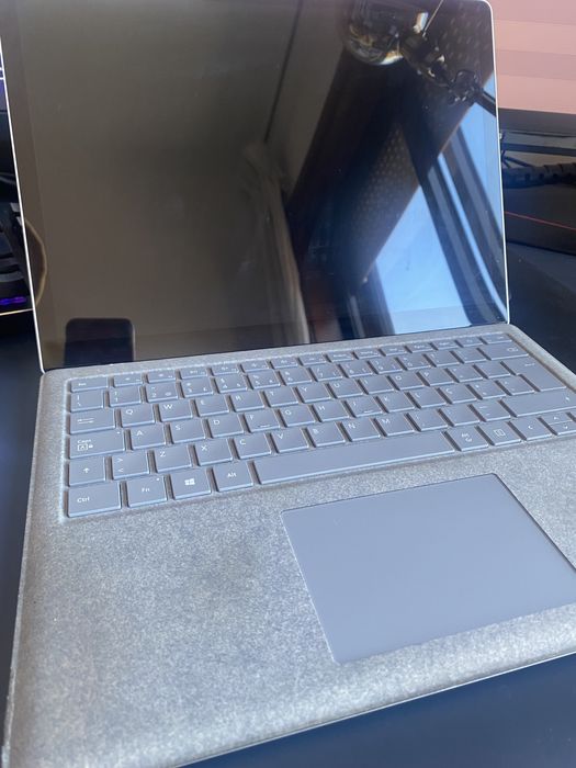 Microsoft Surface Laptop 3 - i5 8GB RAM 256 SSD