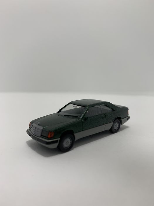 Miniatura Mercedes 300 CE Coupé da Herpa escala H0 1/87