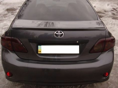 Лип спойлер сабля  Toyota Corolla 2007-2012 козырек на стекло Корола