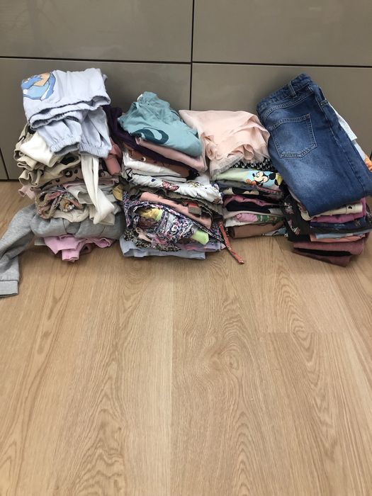 Zestaw ubrań w rozmiarze 134/140