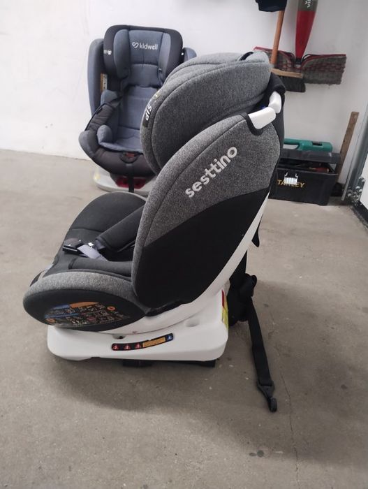 Fotelik obrotowy Sesttino 0-36 kg
