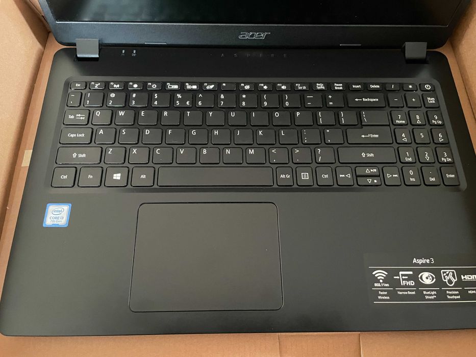 Acer Aspire 3  laptop , jak nowy , oryginalny karton