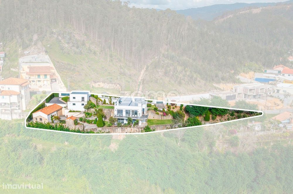 Propriedade exclusiva multifuncional com duas habitações independen...