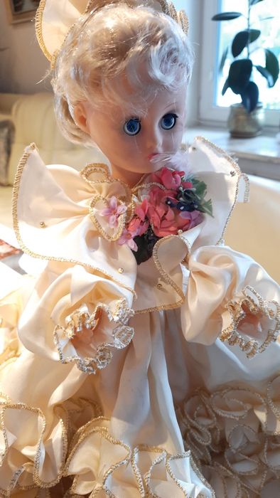 Kolekcjonerska lalka z lat 90.