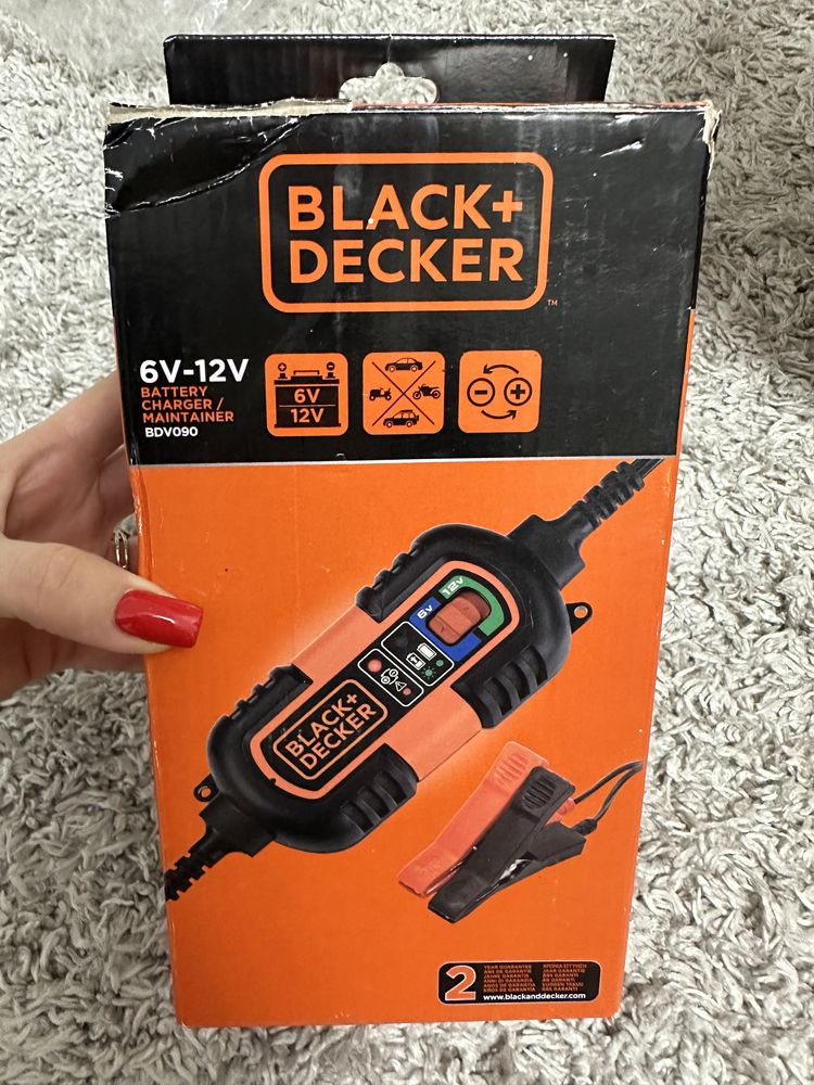 Black & Decker BDV090 - 6V 12V Battery Charger and Maintainer 