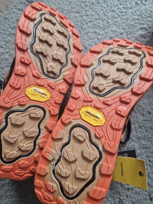 Buty do biegania męskie New Balance MTHIERV7 hot marigold