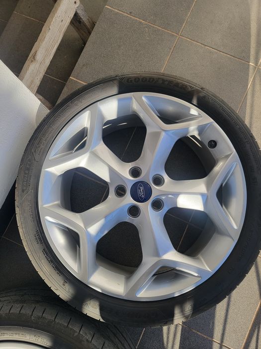 Kola ford oem  5x108 19 . 235/40 19 Goodyear Eagle f1 czujniki TPMS