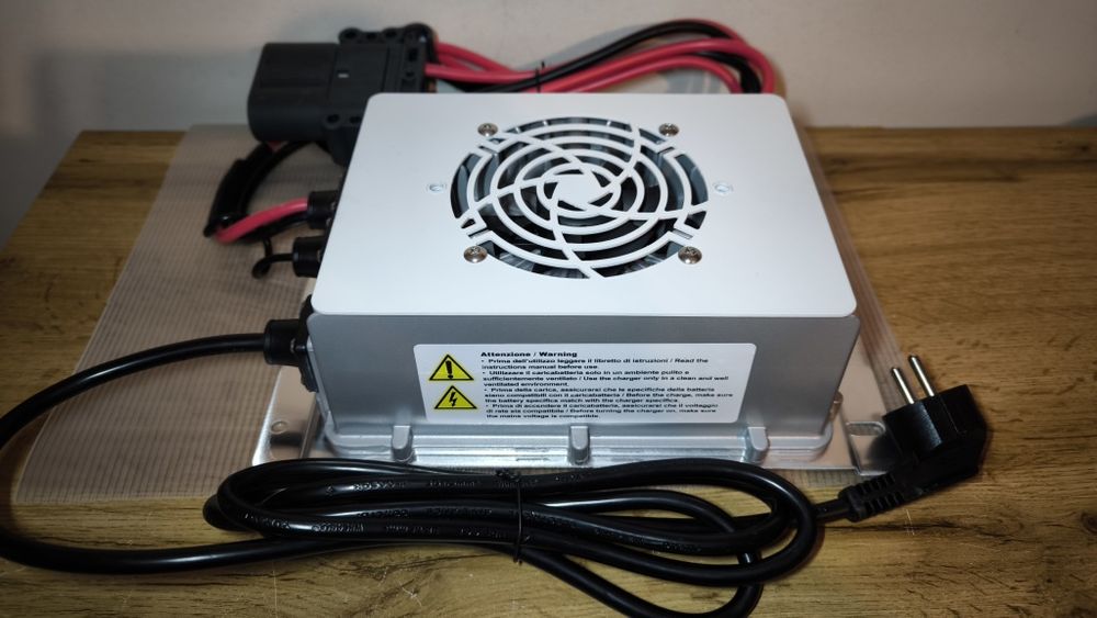 Ładowarka do akumulatorów poleciał, wózek  NOWA