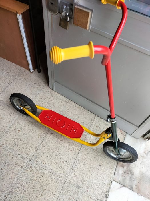 Trotinete francesa antiga, restaurada