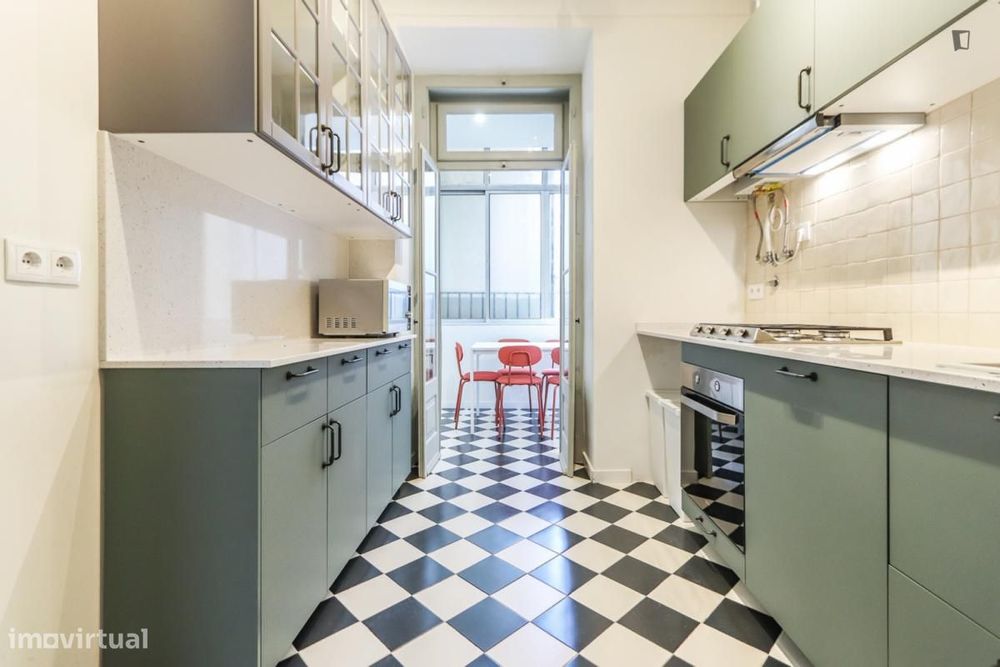 Quarto - localizado em Campo de Ourique Lisbon