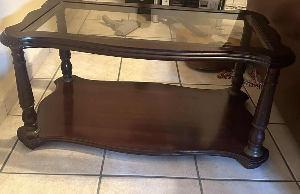 Mesa de sala em madeira e vidro