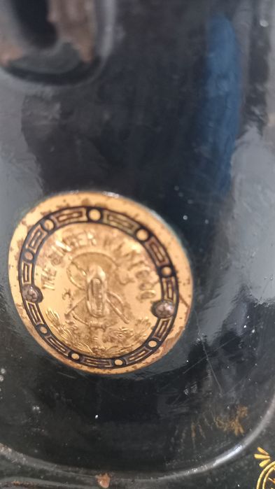 Cabeça de máquina de costura muito antiga