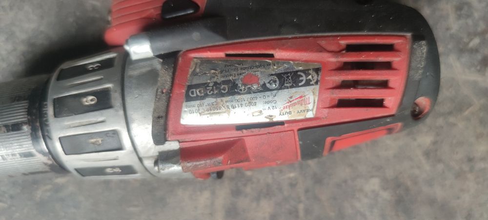 Шуруповерт milwaukee с 12 dd